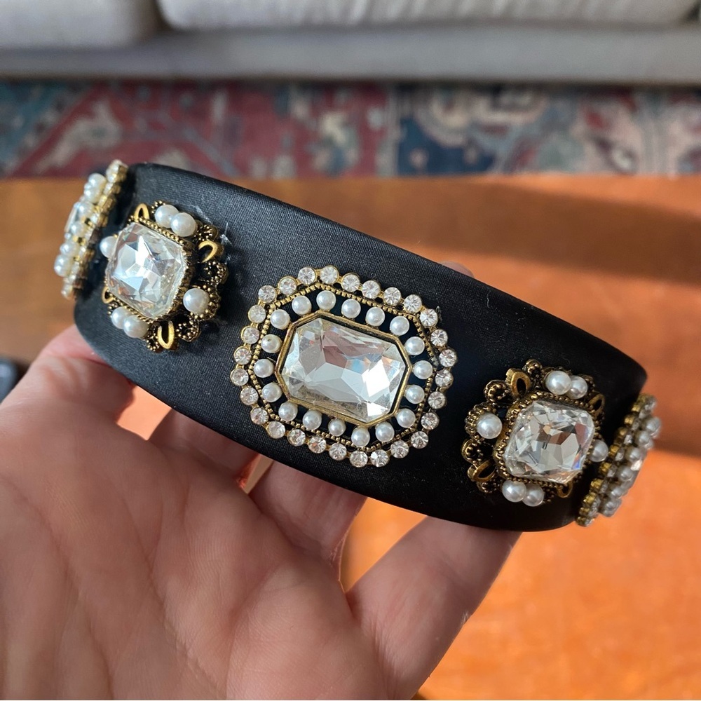 🩷 Black Headband with Gold and Crystal Embellishments